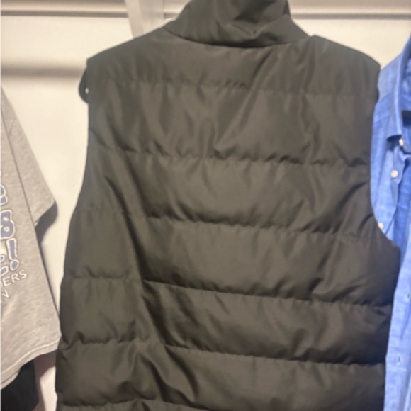 Black Puffer Vest - Picture 4 of 5